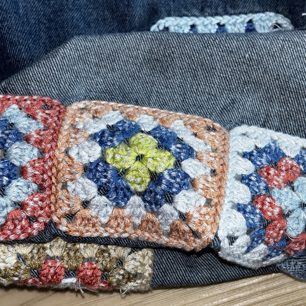 Oli & Hali Boho Crochet Multicolor Granny Square Patch Jeans Raw Hem Size Medium - Picture 11 of 11